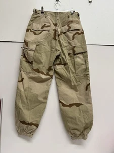 Pantalone militare donna.  Medium Regular. Desert Camo. Buone condizioni senza strappi o strappi - Foto 1 di 2