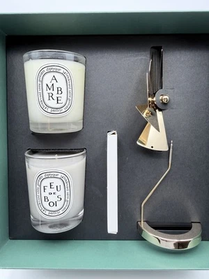 NEW DIPTYQUE CAROUSEL SET AMBRE AND FEU DE BOIS CANDLES 70g HOLIDAY EDITION - Image 1 of 4