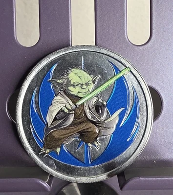 Disneyland Star Wars Yoda & Palpatine Medallion - Image 1 of 2