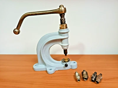 PRESSE EMPORTE PIECE PROFESSIONNELLE RENOVEE POUR CUIR CARTON - Photo 1/2