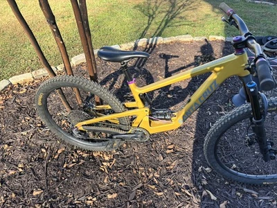 Santa Cruz Bronson Talla Mediana 2022 V4  Foto 1 de 4