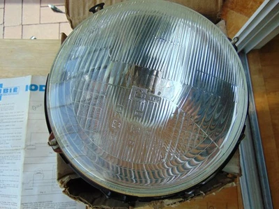 Conjunto de farol NOS Cibie com balde - 470246 - H4, Citroen, Volvo - Imagem 1 de 4