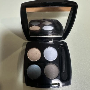 Avon True Color Eyeshadow Quad: Textured Teal Q606 Discontinued - Picture 1 of 3
