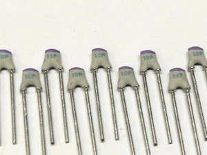 10 Stück HF-Kondensatoren Keramik radial bedrahtet 18pF 100V violett (M2132) - Picture 1 of 4