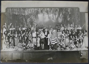 Foto teatrale selvaggia - patriottiche, ragazze hula, ragazzi hula, pirati e altro PH25 - Foto 1 di 5