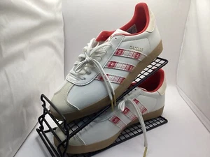 ZAPATILLAS ADIDAS GAZELLE NAVIDAD EDICIÓN LIMITADA 8UK OFF WHITE ROJO NUEVAS CON ETIQUETAS TU3 - Imagen 1 de 7