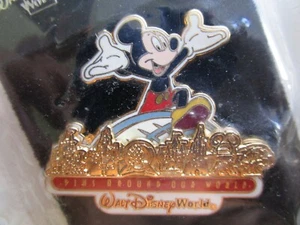 Pin 6251 Pasaporte a Nuestro Mundo - Pin Completo Mickey Disney LE 5000 - Imagen 1 de 1