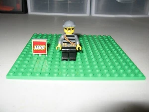LEGO MINIFIGURE RETIRED Police - City Burglar - Picture 1 of 3