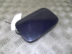 Tappo coperchio parafango riempimento carburante Mercedes Classe C W202 blu 1993-2000S - Foto 1 di 3