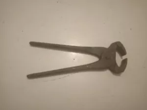 Vintage Pair Farriers Nippers Pliers With Tac / Nail Remover & Screwdriver Ends - Picture 1 of 1