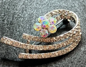 BLUME MIT WIRBEL AURORA KRISTALL BLUME STRASS DREISTRANG WIRBEL BROSCHE - Bild 1 von 4