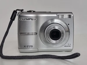 OLYUMPUS X775 DIGITALKAMERA 7.1MP SILBERGRAU EIN URLAUB & STRASSENKAMERA KLASSIKER - Bild 1 von 8