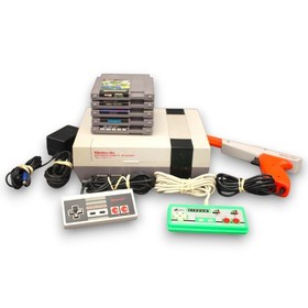 NINTENDO NES Console Bundle With Zapper Controllers & 5 Games - CD2
