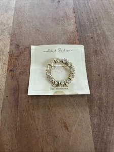 Hermoso Broche/Pin ANTIGUO - Diseño Círculo - Estrás - NUEVO - Imagen 1 de 4