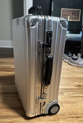 Mala de transporte Rimowa Classic Flight prata 2 rodas incrível RARA - Imagem 1 de 4