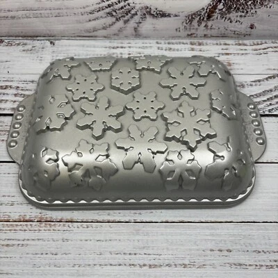 Nordic Ware Snowflake Cake Pan Christmas Holiday 9x 11 Non Stick Heavy  10 Cup - Image 1 of 4