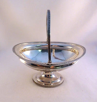Cesta de azúcar American Sterling Gale & Willis 1858 diseñada con llave griega Foto 1 de 4