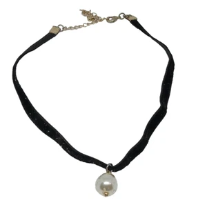 Black Velvet Choker Necklace White Faux Pearl Goldtone Lobster Claw - Picture 1 of 3