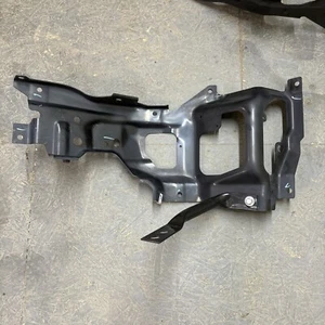 20-22 GMC Sierra 2500-3500 HD, Front RH Outer Bumper Bracket, OEM, GM #84694272 - Picture 1 of 8