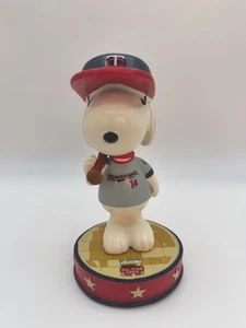 2014 Snoopy Figurine Minnesota Twins Target Field Exclusive - Picture 1 of 9