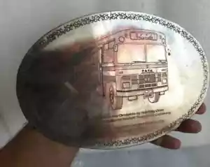 Kuwait 1981 scuola commemorativa bambino Bus Tata medaglia targa cimeli KPTC - Foto 1 di 9