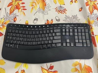 Microsoft Comfort Desktop Keyboard Wireless 5050 Ergonomic - No USB Dongle - Image 1 of 4