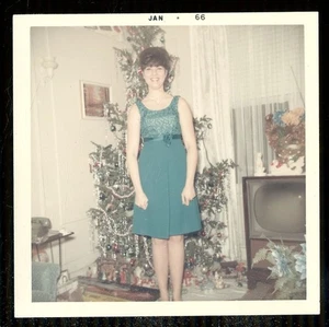 Vintage Christmas Photo PRETTY WOMAN CHRISTMAS TREE VTG TV CLASSIC HOLIDAY DECOR - Picture 1 of 2