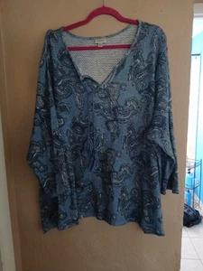 Neu mit Etikett Avenue Damen Übergröße 26/28 (3X) blau Strickoberteil Langarm gehäkelt  - Bild 1 von 4