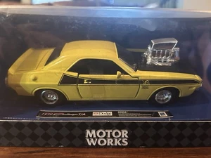 Xtreme Machines MOTOR WORKS 1970 DODGE CHALLENGER T/A YELLOW 1:32 DIE CAST New - Picture 1 of 6