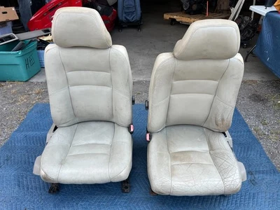 Par de asientos delanteros derecho e izquierdo de cuero beige Volvo S70 V70 XC 1998-2000 OE #3154EM Foto 1 de 4
