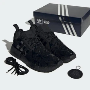 NUEVO Adidas NMD R1 Nanzuka X Star Wars 'Darth Vader' | Hombres Talla 12.5 | IE6000 - Imagen 1 de 10