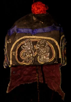 Sombrero infantil chino antiguo bordado a mano plateado  Foto 1 de 4