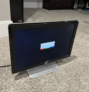 HP 17.5” Desktop Computer Monitor - Picture 1 of 4