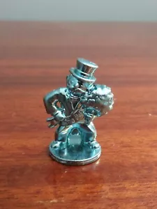 Monopoly Surprise Mr. Monopoly Blume 2. Preis Medaille Serie 1 Spielfigur - Bild 1 von 2