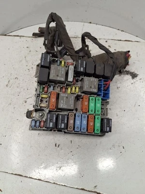 Compartimento de motor de caja de fusibles compatible con 13 DART 1386458 Foto 1 de 4