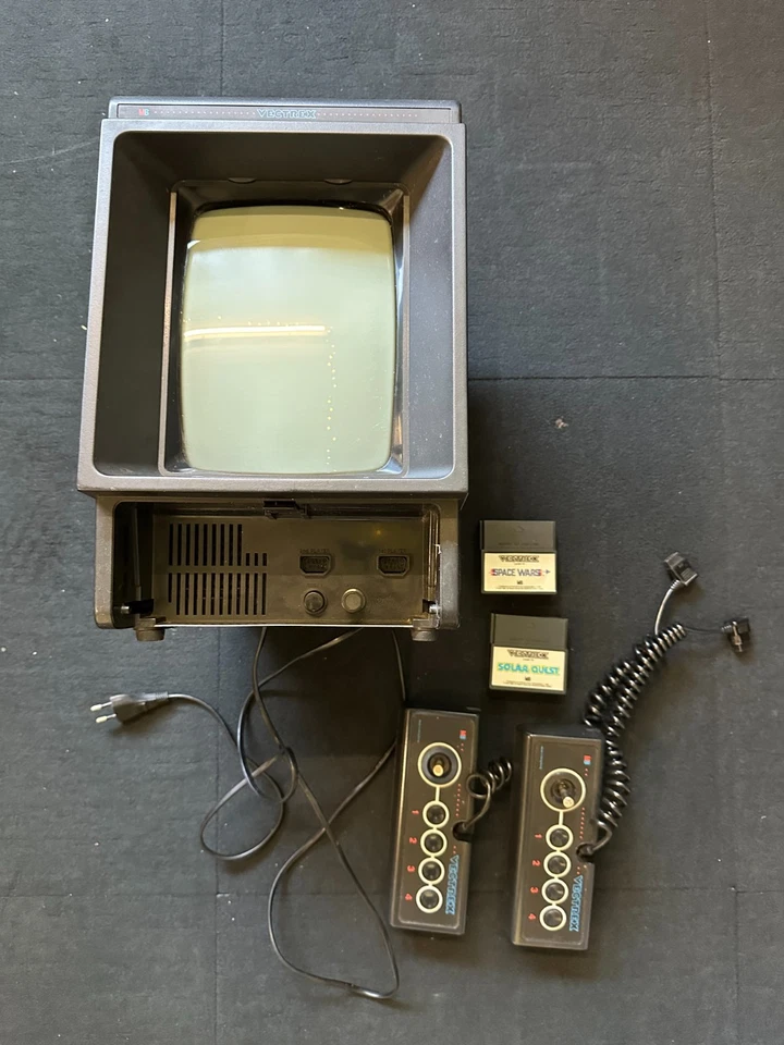 MB Vectrex GI 3000 Spielekonsole mit zwei Spielen und zwei Controllern - Bild 1 von 4