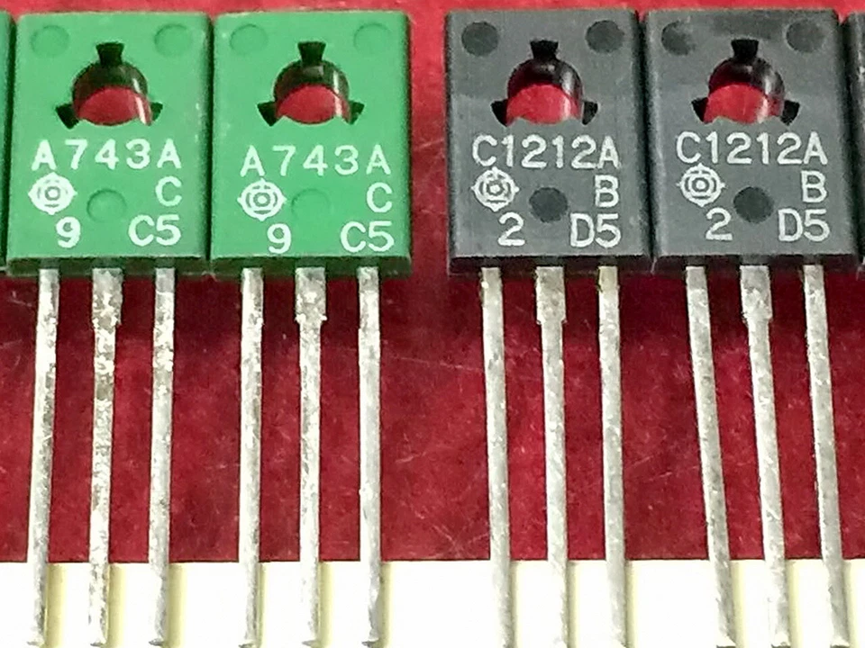 4 pcs Hitachi 2SA743A 2SC1212A transistor Made in Japan Early production - Image 1 of 1