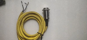 Allen-Bradley Inductive Proximity Sensor 871TM-DH10CN30-H2 ser A  - Picture 1 of 6