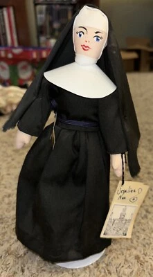 Muñeca monja ursulina hecha a mano--sin fecha--usada con etiqueta, en excelente estado Foto 1 de 3