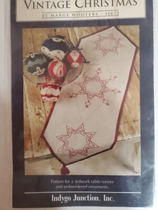 Indygo Junction Vintage Christmas #IJ672 table runner with tassels, holiday deco - Picture 1 of 2