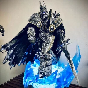 Nuova statua WOW Arthas Menethil illuminazione statuina Lich King 14" PVC figure modelli - Foto 1 di 7