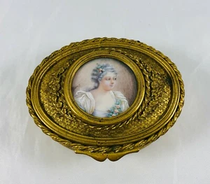 Vecchia scatola bronzo francese Ormolu dipinta a mano artista firmata ritratto di donna bruna - Foto 1 di 9