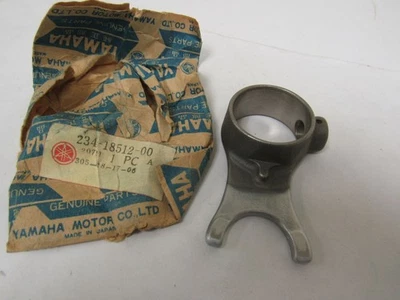 Garfo de câmbio de motocicleta NOS Yamaha 234-18512-00 compatível com L5T 1969-70 - Imagem 1 de 4