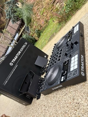 Native Instruments Traktor Kontrol S4 MK3 4Kanal DJ Controller, Traktor Pro 3 #1 - Bild 1 von 4