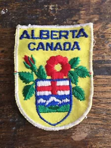Vtg Alberta Shield Embroidered Sew On Patch Canada AB Travel Crest 2.75” - Imagen 1 de 4