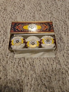 Roger & Gallet Gift Set of 3 Sandalwood Perfumed Soaps Paris France Box - Picture 1 of 2