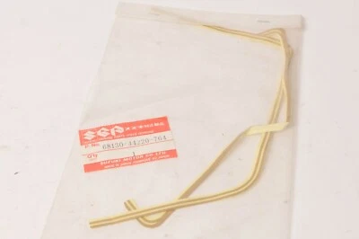 Juego de cintas adhesivas originales Suzuki 68130-44220-764 diestro dorado GS450L 1980-82 Foto 1 de 2