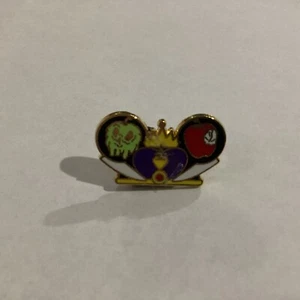 Evil Queen Disney 2012 Trading Pin Snow White Poisoned Apple (F) Authentic - Picture 1 of 2