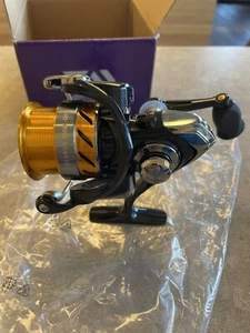 DAIWA REVROS 2506H-DH SPINNING REEL * REDUCED* - Picture 1 of 7