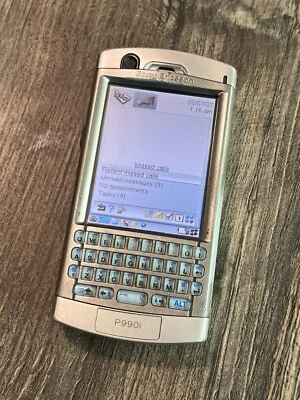 Sony Ericsson P990i - 60 MB - Premium Silver (Factory Unlocked) - Image 1 of 4